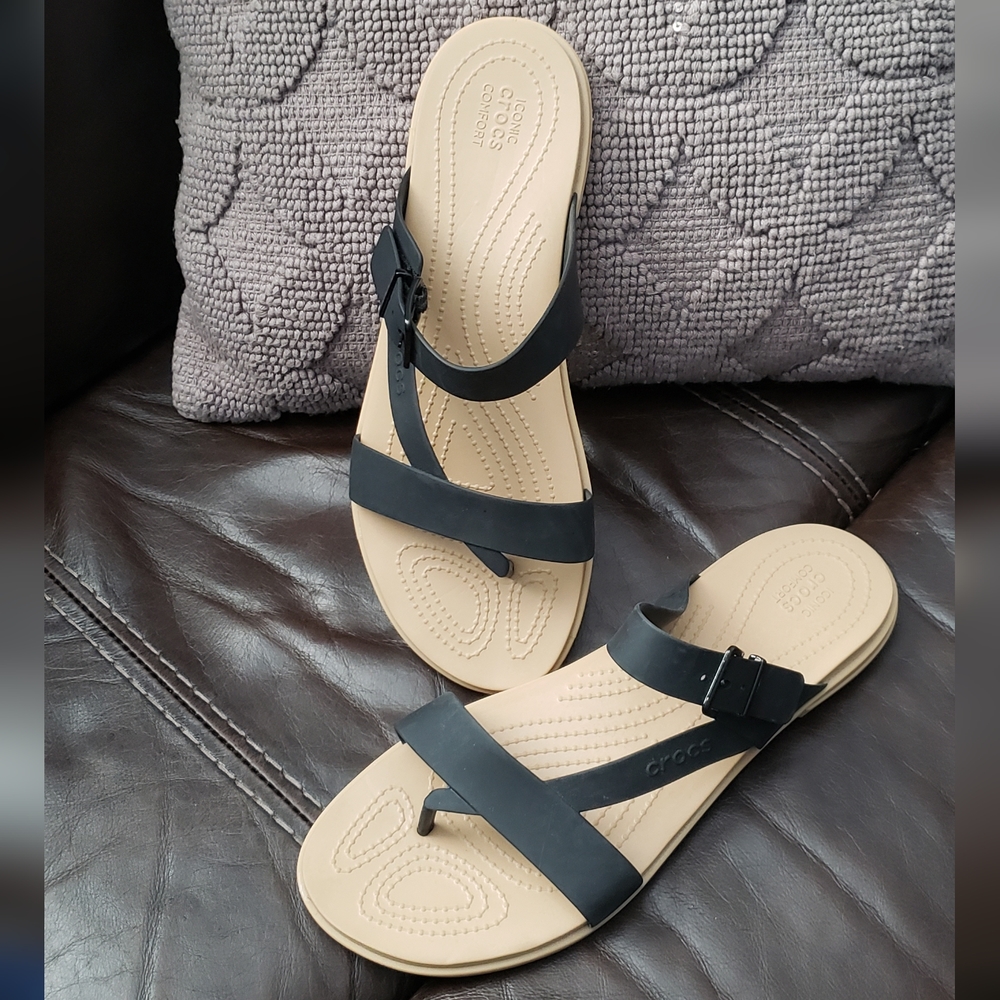 Crocs women size 11